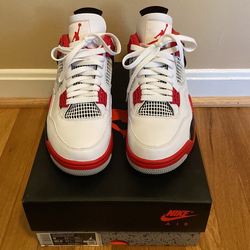 Air Jordan 4 Retro Size 9
